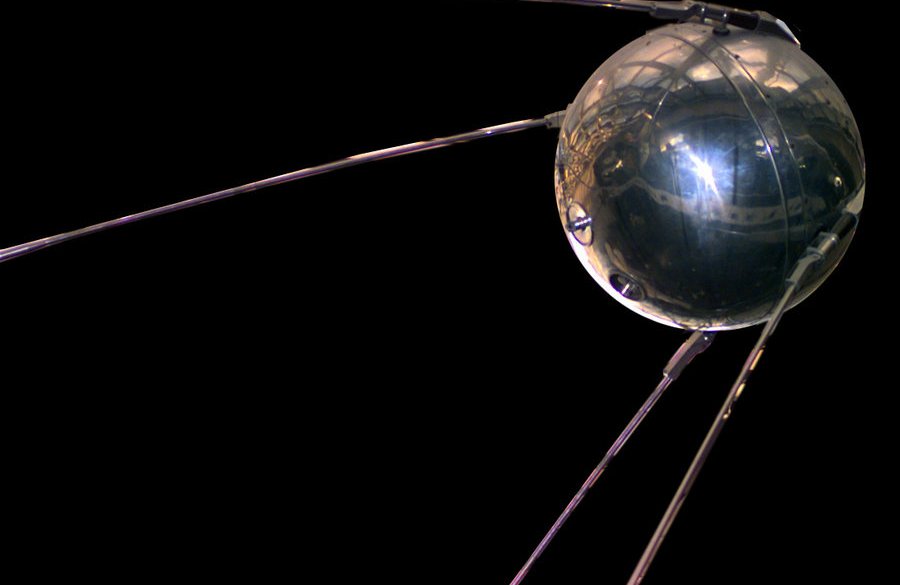 http://g4.nh.ee/images/pix/900x585/9779e82f/sputnik-oli-esimene-maa-tehiskaaslane-aastal-1957-66087630.jpg
